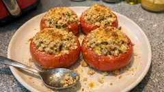Pomodori ripieni in friggitrice ad aria con cous cous e tonno: leggeri e gratinati